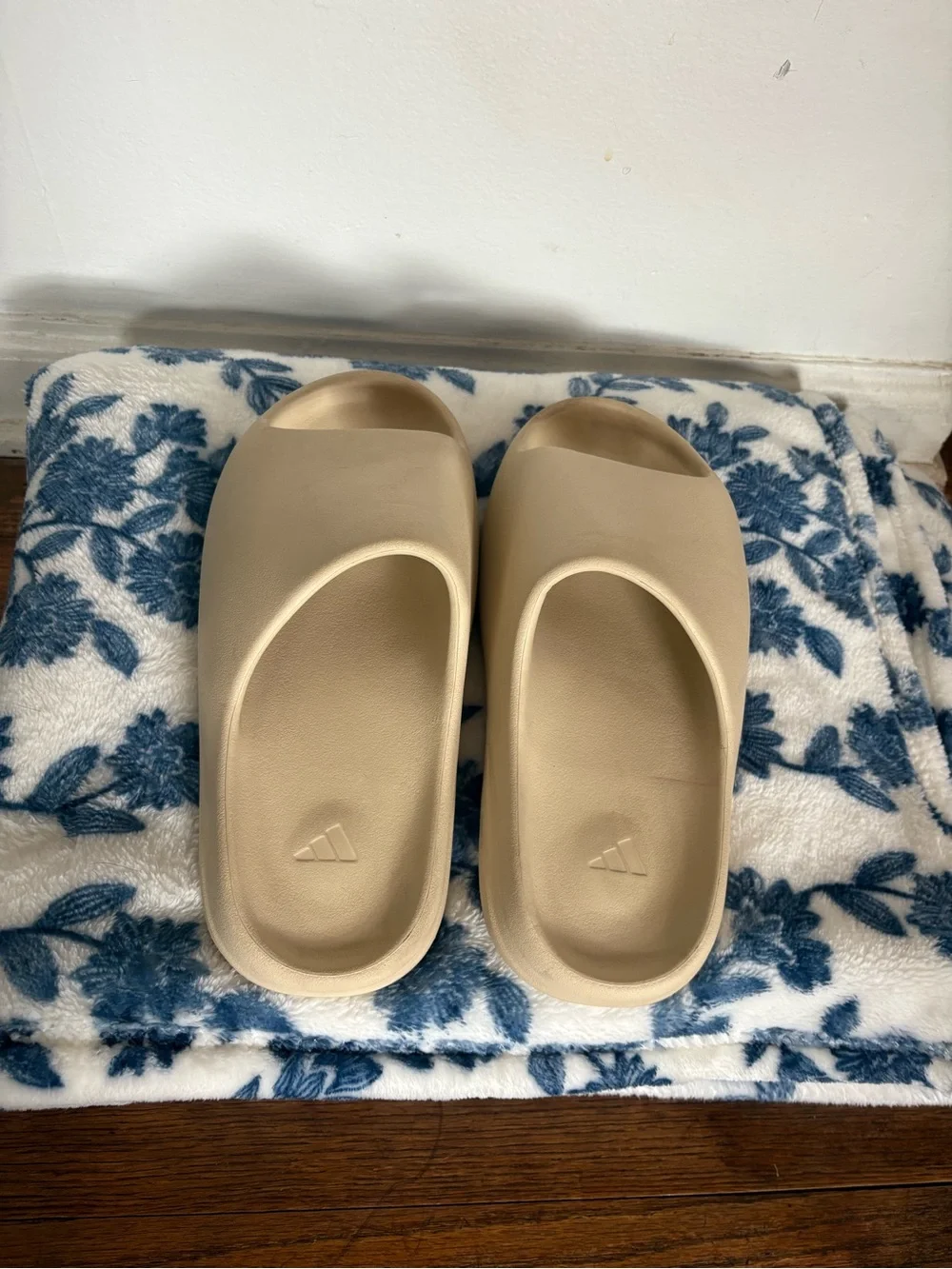Yeezy Slide Bone - US Men’s 8 - Sand Colorway